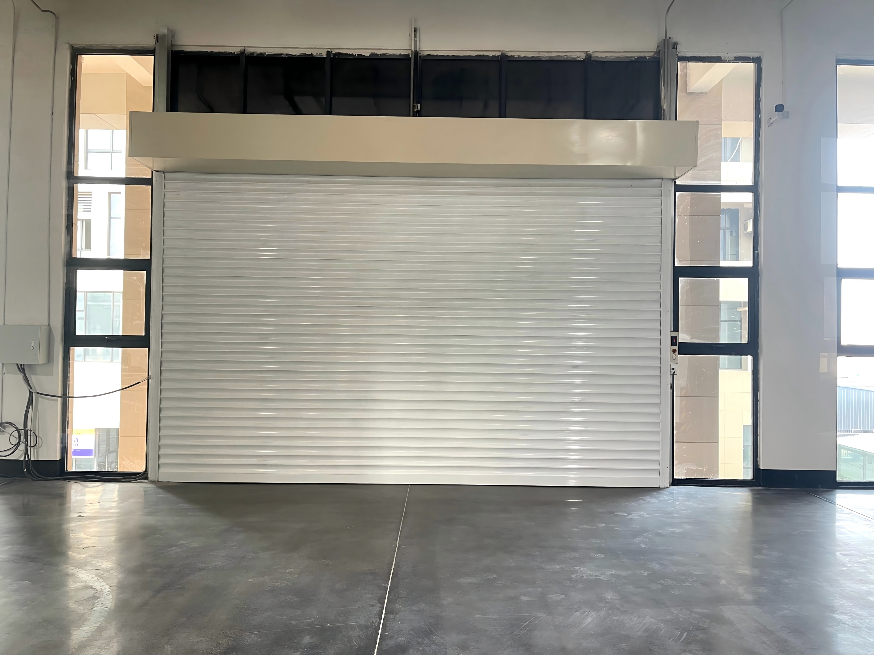 抗風(fēng)卷簾門(mén)